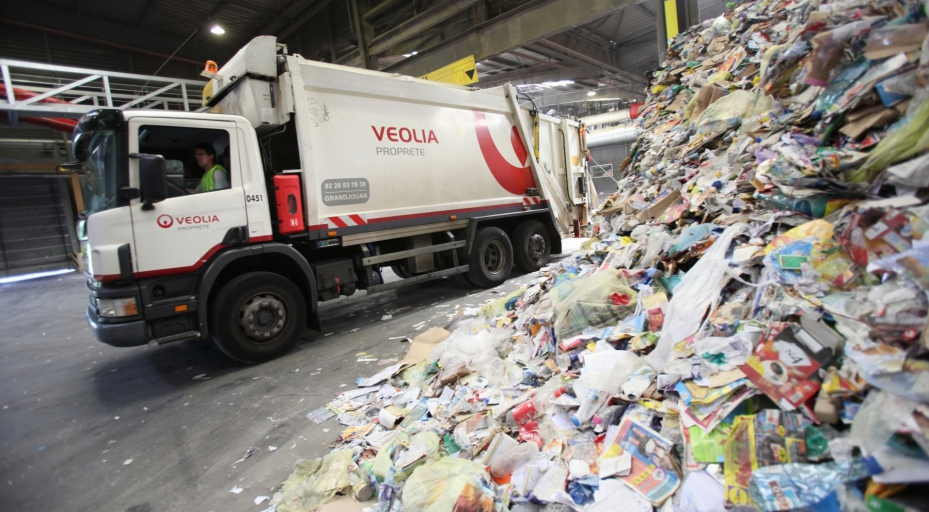 Pháp tái xử lý toàn bộ rác thải nhựa vào năm 2025