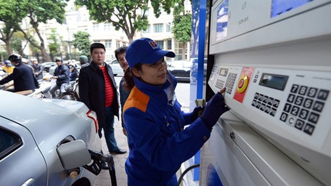 Xăng dầu tăng 4 lần liên tiếp: Đắt thêm 500đ