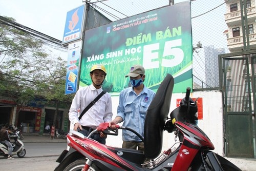 Người tiêu dùng chưa có những mặn mà với xăng E5