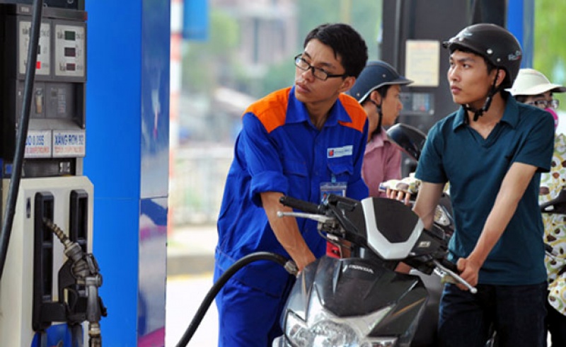Thuế chưa xong tăng thêm, xăng lại chuẩn bị tăng giá