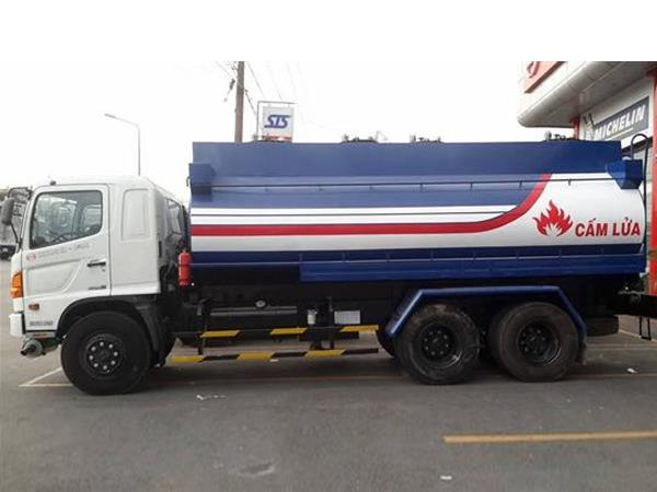 Hơn 7.000 lít xăng RON92 không rõ nguồn gốc được phát hiện