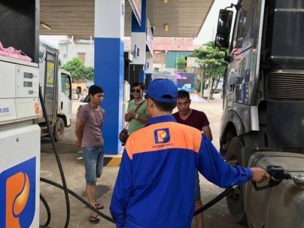 Xăng dầu Petrolimex quỹ bình ổn xăng dầu giảm 63 tỷ đồng