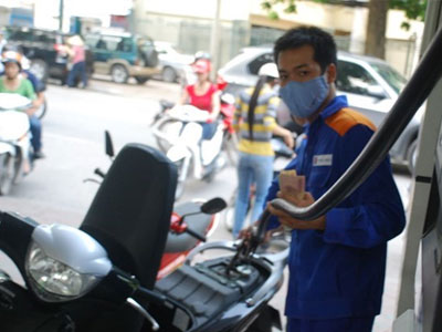 Giá xăng dầu hôm qua không tăng như đã dự báo, tăng chi Quỹ bình ổn