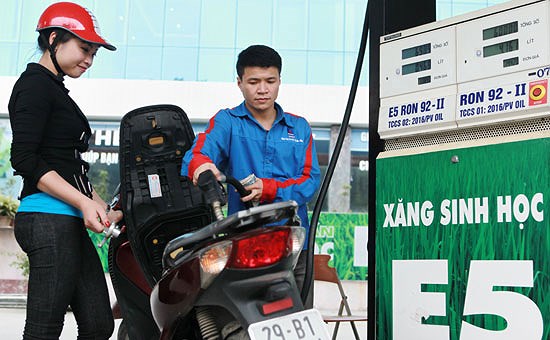 Hãy để người dân yên tâm sử dụng xăng E5