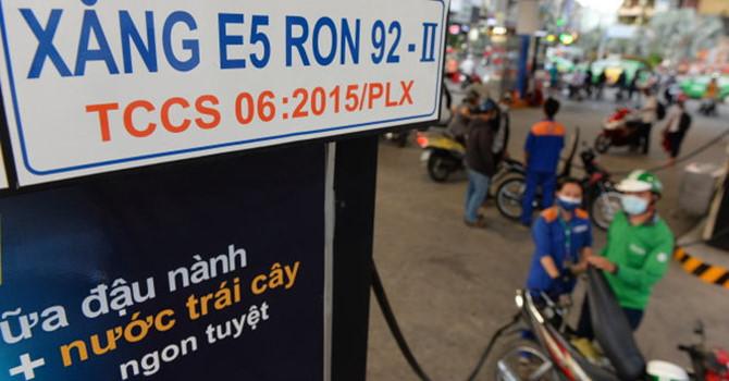 Tiếp tục giữ bình ổn giá xăng dầu