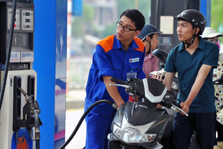 Công bố giá cơ sở xăng A95 trong tháng 4-2018