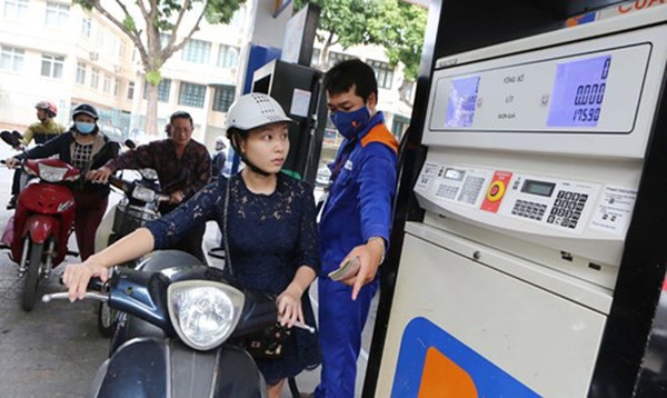 1 lít xăng "cõng" 4.000 đồng thuế môi trường: Bộ Tài chính nói "đa số ý kiến đều nhất trí"