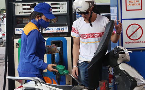 Chuyên gia kiến nghị rút ngắn thời gian kỳ điều chỉnh giá xăng dầu