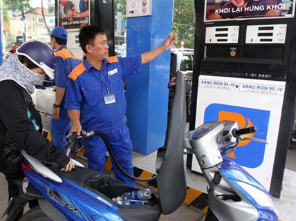 Chậm công bố giá xăng RON 95: Cần có chế tài