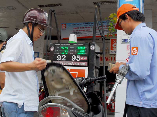 Thay đổi xăng E5 là chủ trương đúng, nhưng phải nhập khẩu Ethanol là một lãng phí lớn