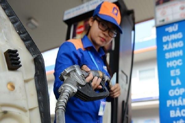 Chi quỹ bình ổn giá xăng gần 1.300 đồng/lít, giữ nguyên giá xăng dầu
