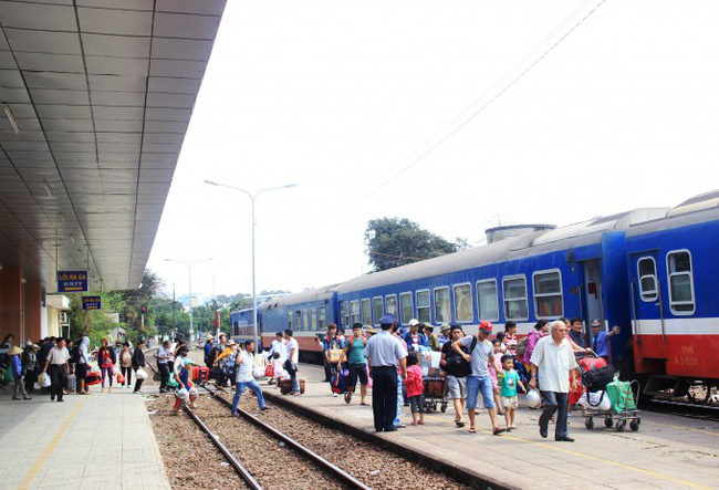 Tặng 1.200 vé tàu Tết cho công nhân khó khăn