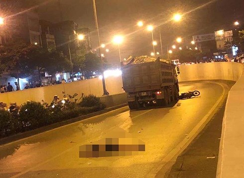 Hà Nội: Hàng loạt vụ tai nạn kinh hoàng xảy ra trong đêm