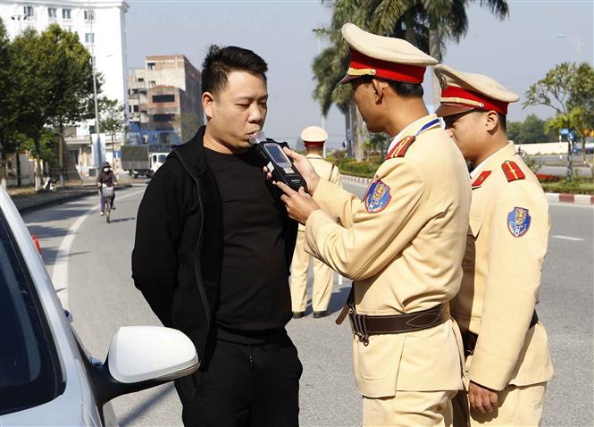 Bộ GTVT nghiên cứu tăng mức phạt đối với lái xe vi phạm nồng độ cồn