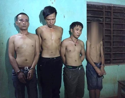 TIN TỨC MỚI - Thiếu niên 14 tuổi bị bắt khi cùng đàn anh tàng trữ ma túy