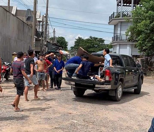 TIN TỨC MỚI - Đồng Nai: Người đàn ông xăm trổ bị đâm gục ở khu vực Long Bình