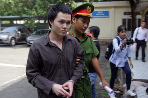 TIN TỨC MỚI - Đang xét xử "tú ông" môi giới bán dâm cho á hậu ngàn đô
