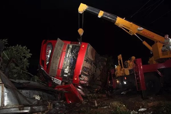 TIN TỨC MỚI - Vụ lật xe khách ở Đăk Lăk: Xe chạy sai lịch trình đăng ký