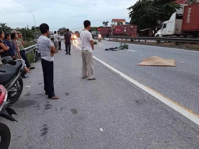 TIN TỨC MỚI - CẬP NHẬT: Xe tải đâm hàng loạt người dân ở Hải Dương