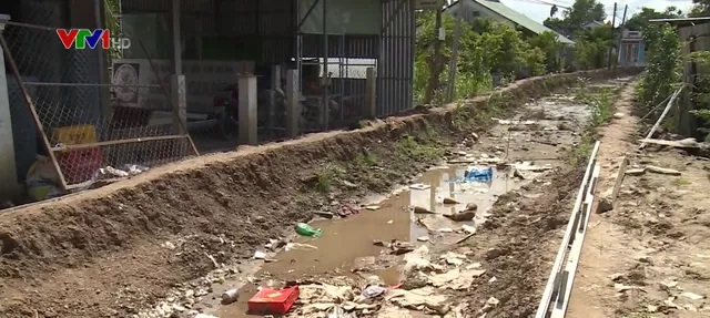 TIN TỨC MỚI - Dân khổ vì đường biến thành...Kênh thủy lợi