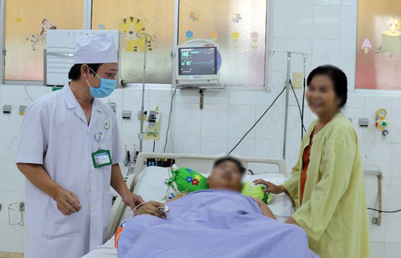 TIN TỨC MỚI - Nặng tới... 70kg, bé trai nguy kịch vì sốt xuất huyết