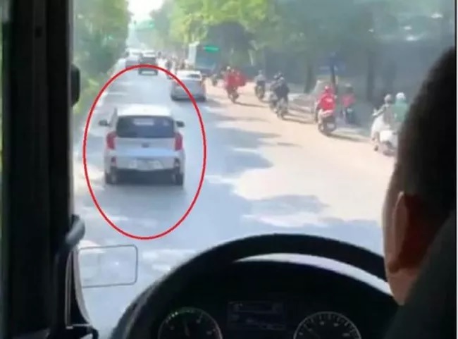 TIN TỨC MỚI - Tước bằng lái xe không nhường đường cho xe cứu hỏa