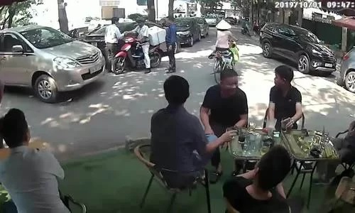TIN TỨC MỚI - Cách hành xử đẹp của tài xế sau va chạm giao thông