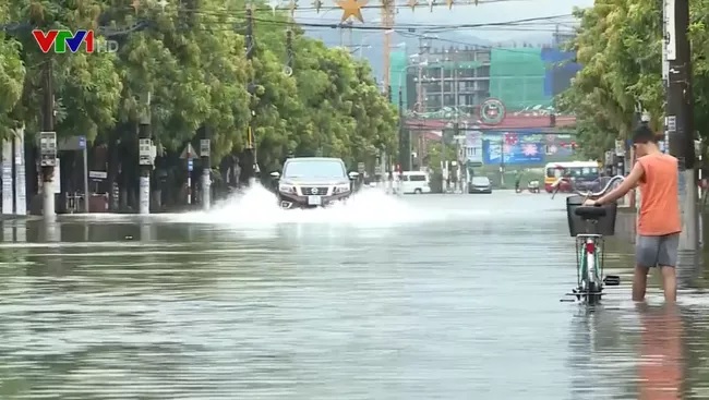 TIN TỨC MỚI - Mưa lớn diện rộng ở miền Trung, 9 người thương vong