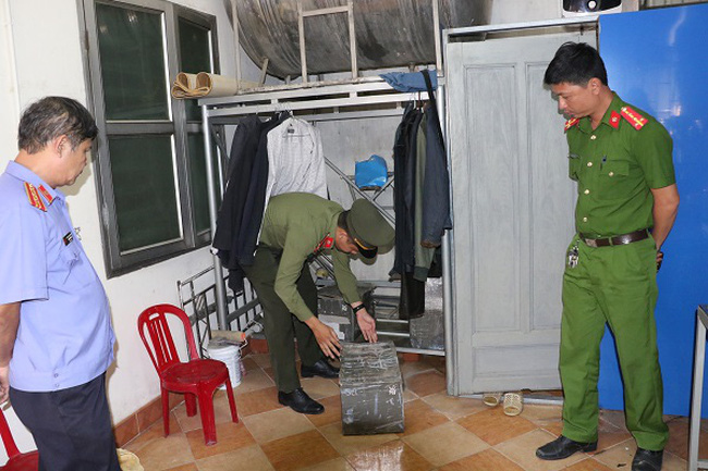 TIN TỨC MỚI - Khởi tố thêm bị can về tội đưa người đi nước ngoài trái phép