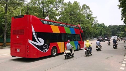 Du%20khách%20sẽ%20được%20tham%20quan%20Cố%20đô%20Huế%20bằng%206%20xe%20buýt%20mui%20trần%20vào%20năm%202019.jpg