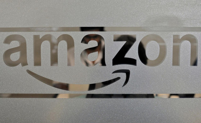 apple-va-amazon-tra-dua-bloomberg-sau-bai-bao-chip-gian-diep.jpg