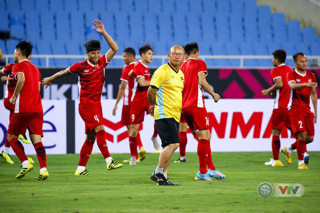 dt-viet-nam-xep-hang-100-the-gioi-tren-bxh-fifa-thang-11-1.jpg