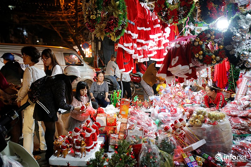 duong-pho-ha-noi-ruc-ro-chao-don-giang-sinh-2.jpg