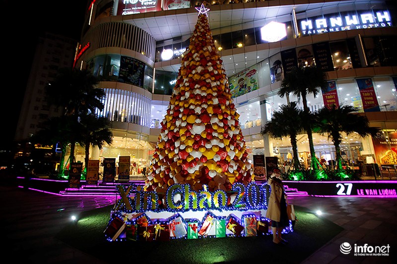 duong-pho-ha-noi-ruc-ro-chao-don-giang-sinh.jpg