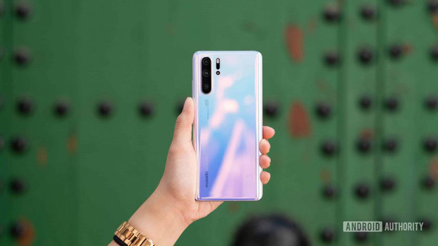 huawei-cam-ket-hoan-tien-neu-smartphone-bien-thanh-cuc-gach-2.jpg