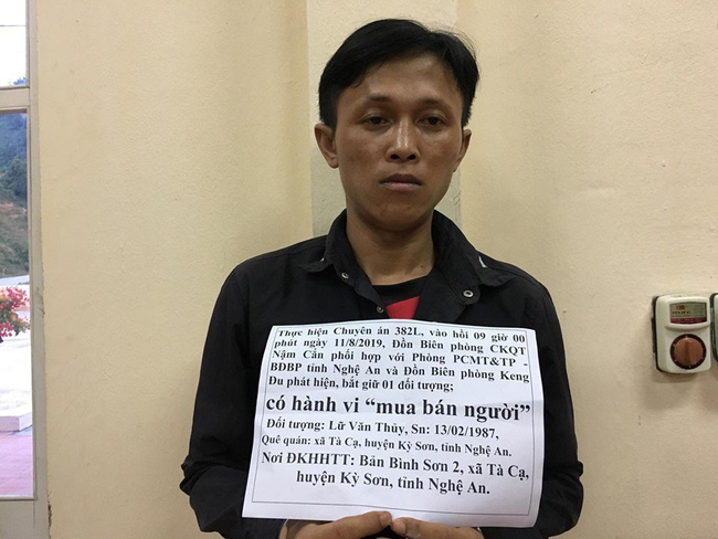 bat-giu-doi-tuong-trong-duong-day-lua-ban-phu-nu-ra-nuoc-ngoai.jpg